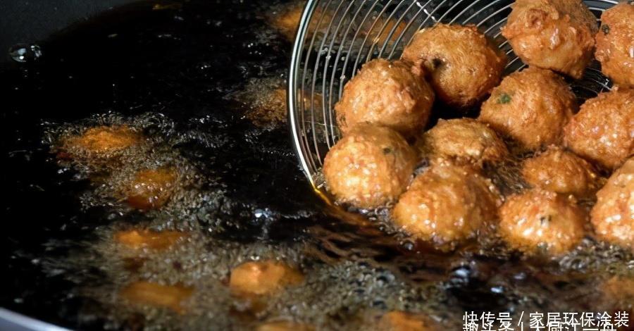 炸丸子有人放面粉,有人放淀粉?全不对,教你这样做,香酥又好吃