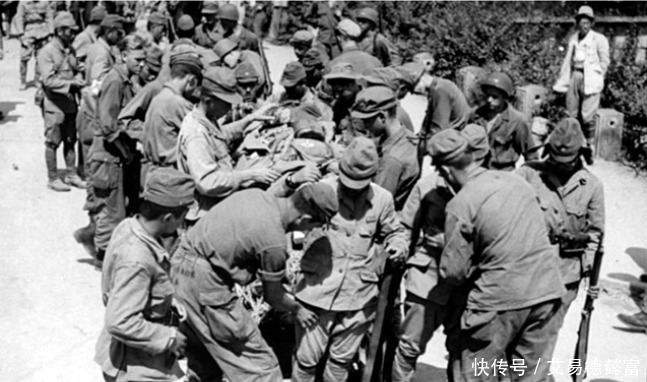 机枪|抗日战争时期，日军俘虏嫌弃饭菜不好，结果排长拿起机枪直接扫射