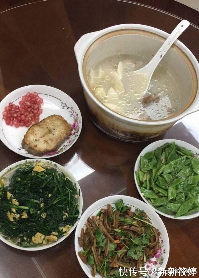 炸藕盒|放假回婆家,7个婆婆做的家宴对比下,就能看出儿媳的分量了
