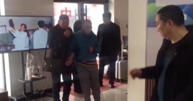 委中|脑出血瘫痪生活不能自理，中医只用1招就让他走起来了