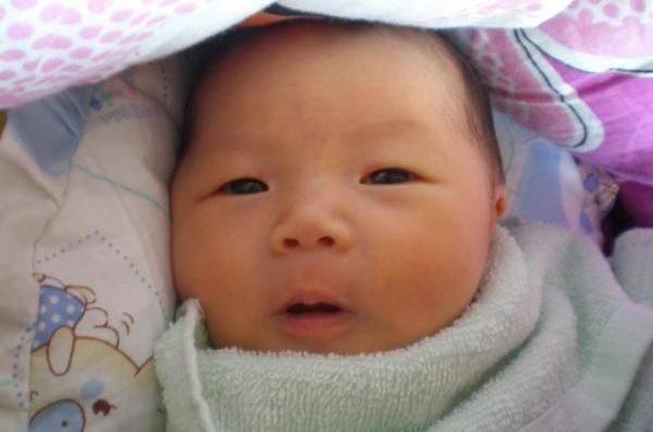 月子|生产之后不能马上“晒娃”？老人口中的“讲究”，其实有很多好处