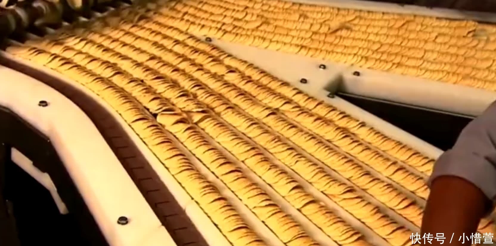 为啥|为啥薯片卖那么贵?网友:看生产过程好心酸,感觉被坑了好多钱!