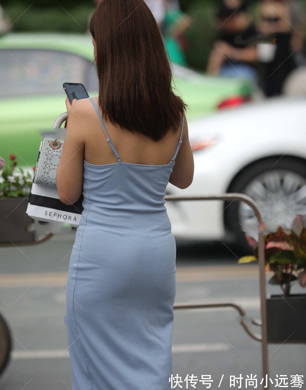 裙子|针织排扣长裙子,版型有特色,青色很减龄