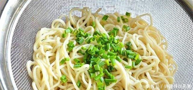 早餐的佳选择是简单的营养，你可以一口气吃完，你的身体经常很好