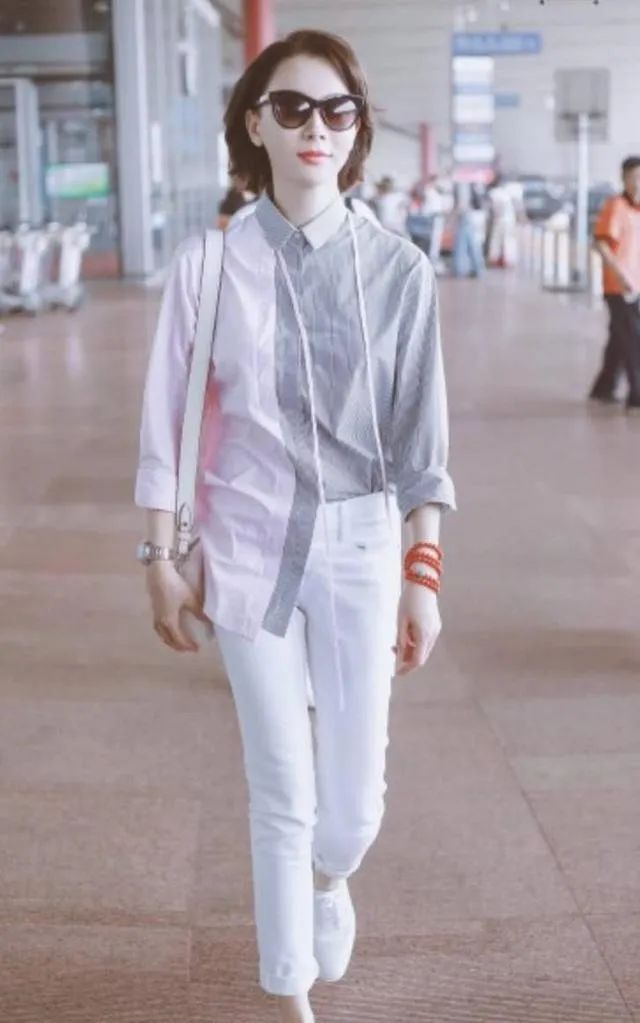 半身裙 女人40岁以后,尽量少用短袖配牛仔裤!学气质穿搭,优雅又减龄