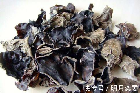 食物|木耳和一种食物是天生一对，排毒素，清理体内垃圾，保护心脑血管