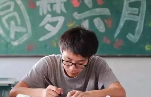 录取分数不高的本科大学，地理位置好就业也不错，适合中等生报考