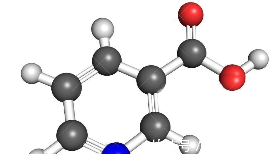 双目失明|61岁老人用维生素降血脂结果双目失明医生提醒,超量使用伤视力