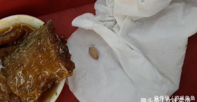 带鱼里吃出一节骨头,像牙齿一样,摸起来硬硬的,你知道原因吗?