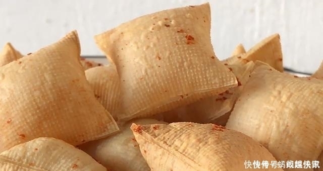 豆皮|豆腐皮最好吃的新做法,盐水一泡,烤一烤,无油健康,个个鼓大泡