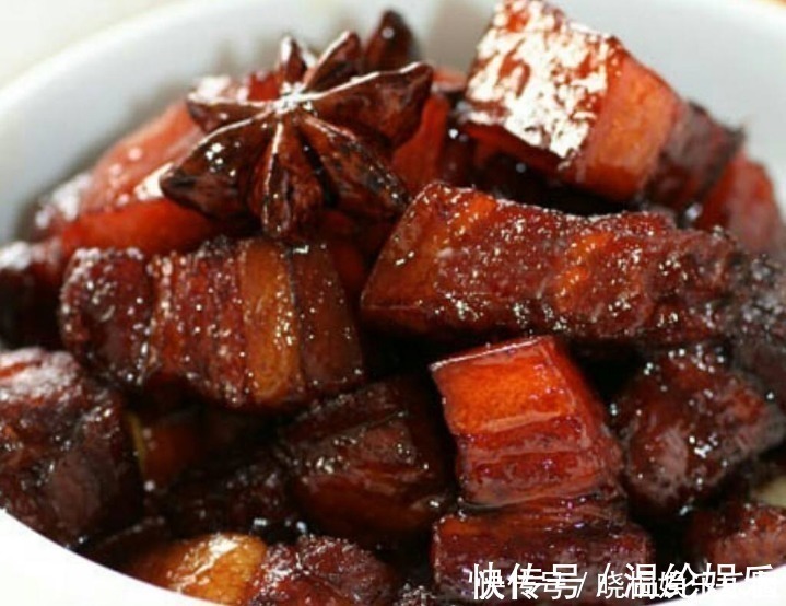 做红烧肉时,切不可直接下水煮,多加1步,肉质软烂无腥味!