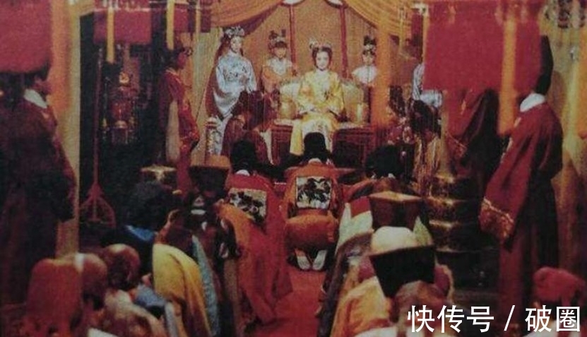 元妃#元春省亲为何非在凌晨2:45分离开?王熙凤的笑话点破骇人机密