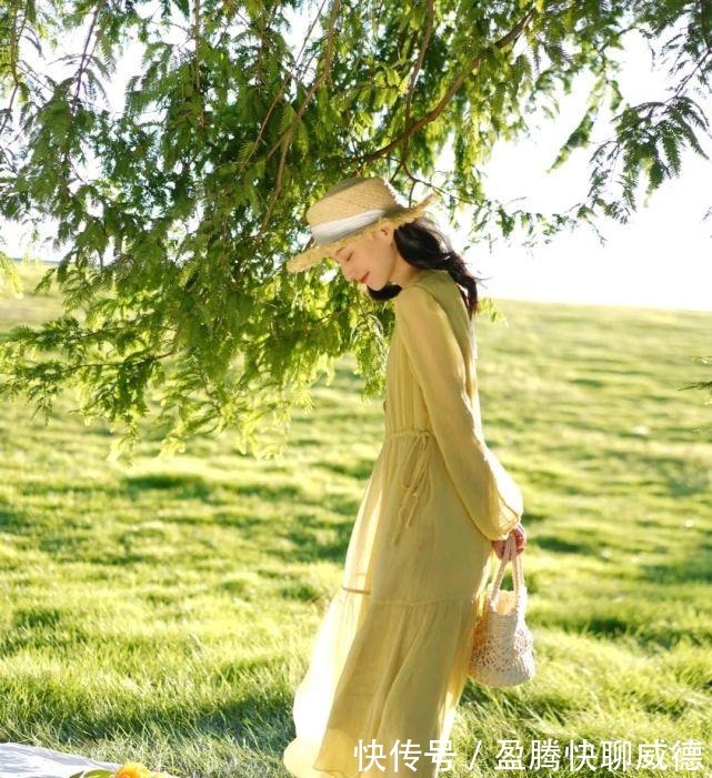 半身裙|极简的穿搭风格看似随意，却不经意间透露着高级，温柔又有气质