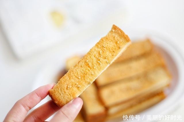 适合烘焙新手学做的小零食，简单易上手，口感香香脆脆，好美味