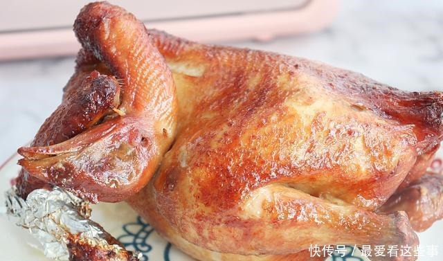 烤全鸡的家常做法,简单又好吃,而且还不会太油腻