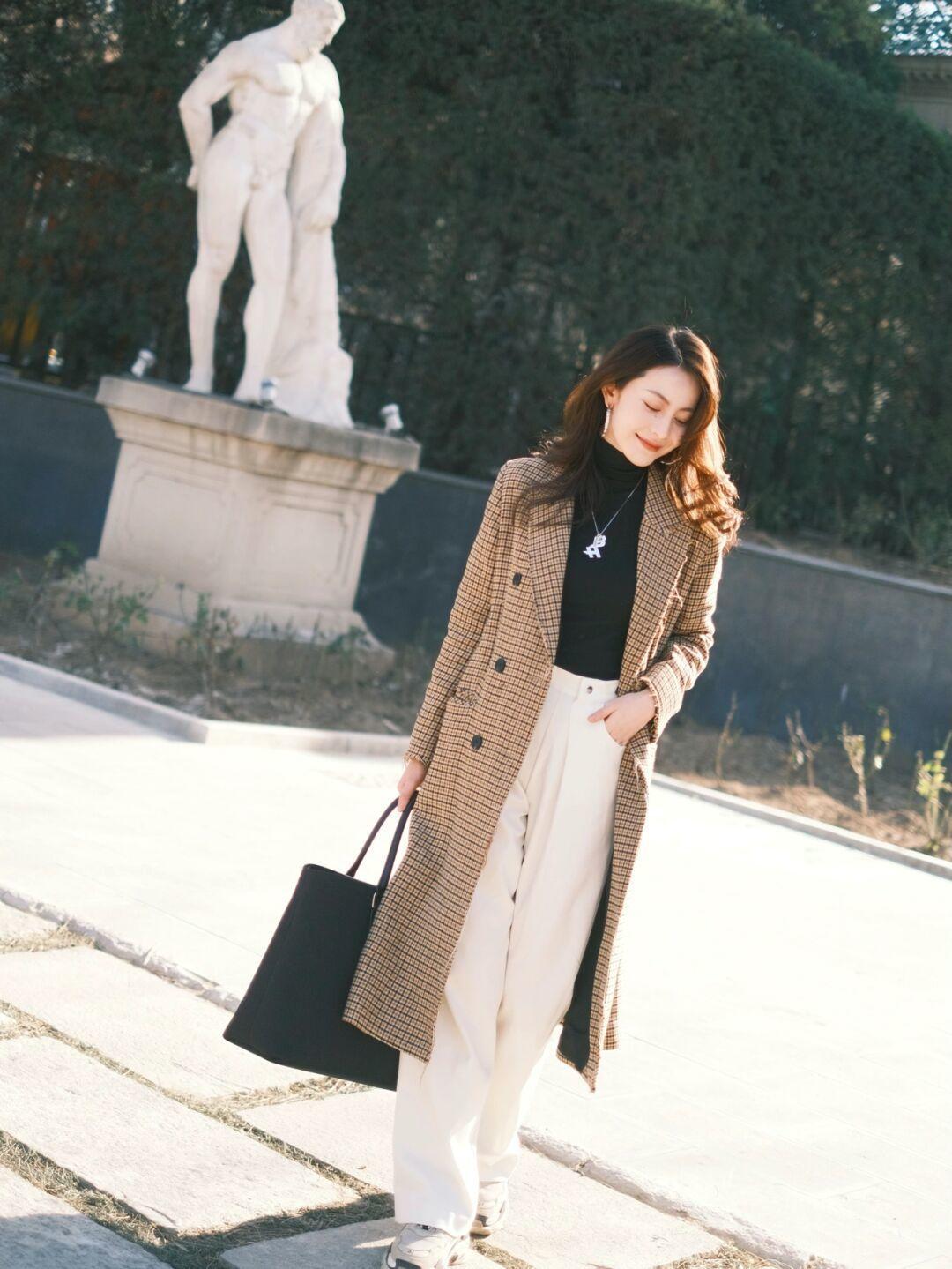 搭配 大衣的高阶穿法来了，这些搭配方式优雅精致又显气质，谁穿谁美