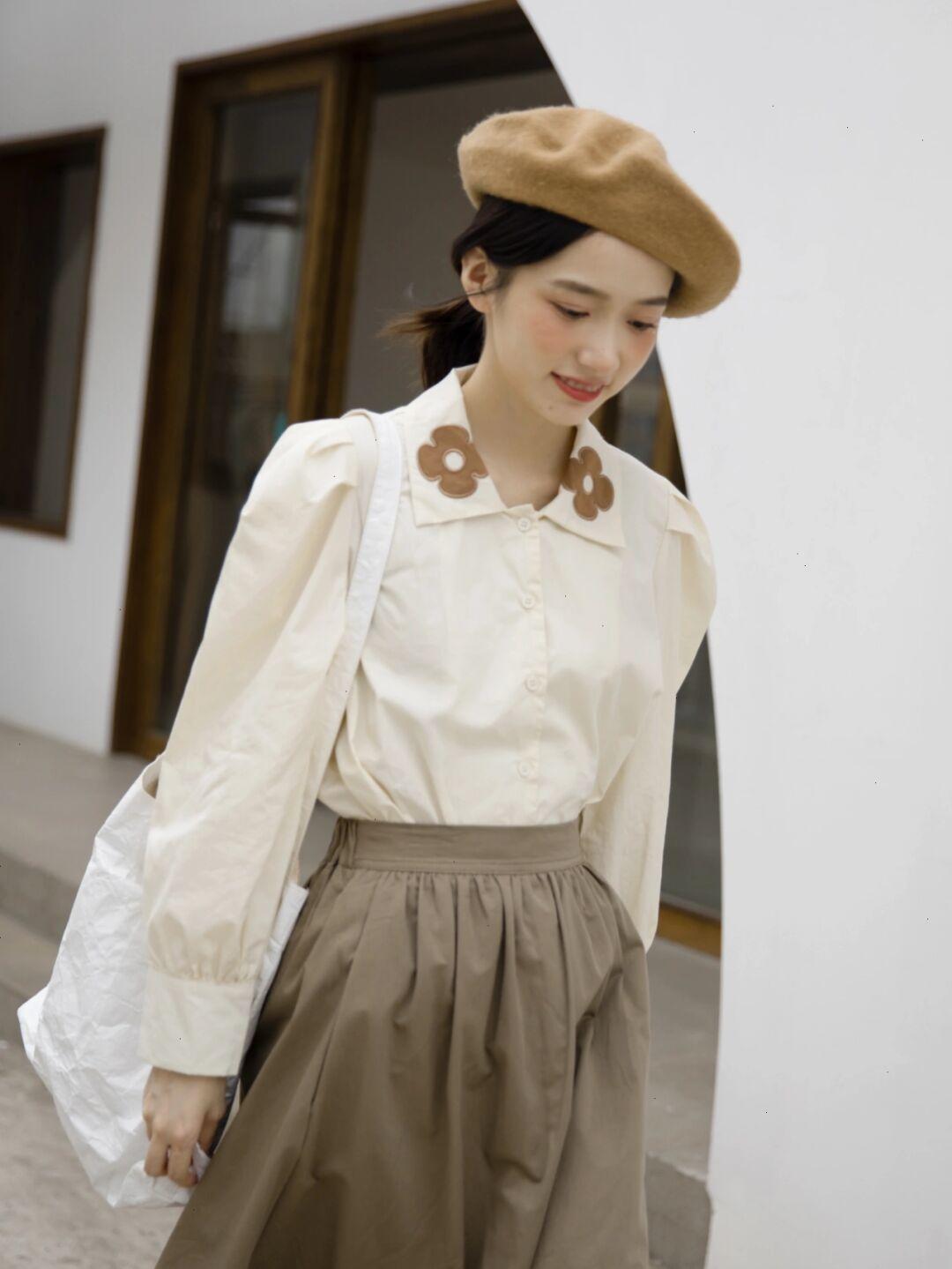 保暖 秋季想要穿出甜美可爱风,一定少不了蓝色针织开衫的搭配!