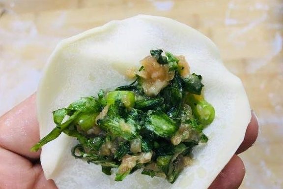 冬天,遇见这菜不要手软,用它做馅料包饺子,营养又美味,别错过