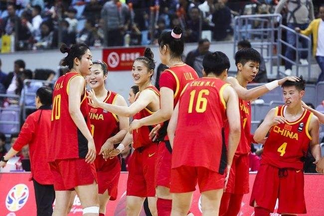 姚明|中国女篮遇突发状况,2人检测呈阳性,姚明随后一举动太暖心