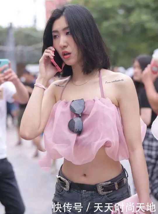 时尚|美女穿搭“仙气十足”，薄纱吊带彰显独特魅力，粉色系回头率超高