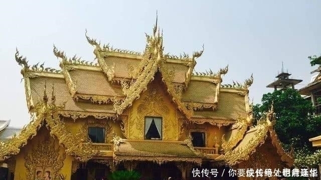 泰国寺庙|泰国寺庙的厕所也太奢侈了，金碧辉煌如宫殿，游客尿急也不敢上