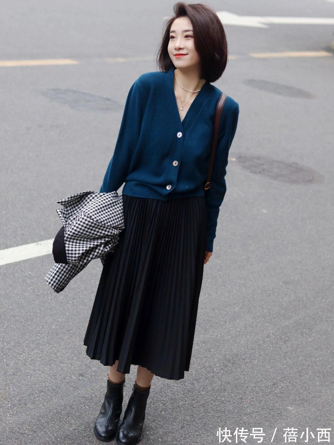 紫色 “针织开衫”才是永不过时的春季单品,时髦又高级,谁穿谁优雅