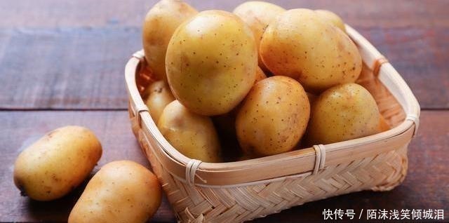 土豆|土豆去皮原来这么简单,现在才知道,教你一招,再也不用削皮了