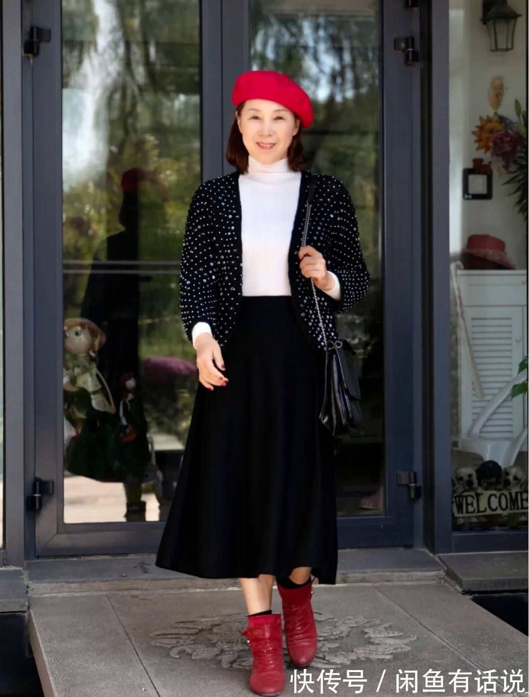 短裙 会穿的女人不会老!学65岁博主用“红色”穿出冬日时髦,高级减龄