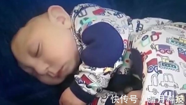 b超|男孩因为出生没有骨头,医生的让他们绝望,孩子出生又给了希望