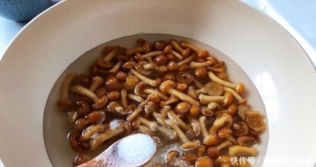 排便|便秘最怕这食材，花5分钟拌一拌，每天吃一碗，清肠排毒，助排便