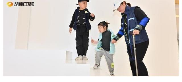 感動中國|重陽節(jié)，湖南衛(wèi)視做了兩塊會“聊天”的大屏幕