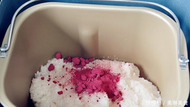  糕团|一杯糯米一碗红豆，蒸熟加搅拌，即成又香又软的糯米糕，再不用买