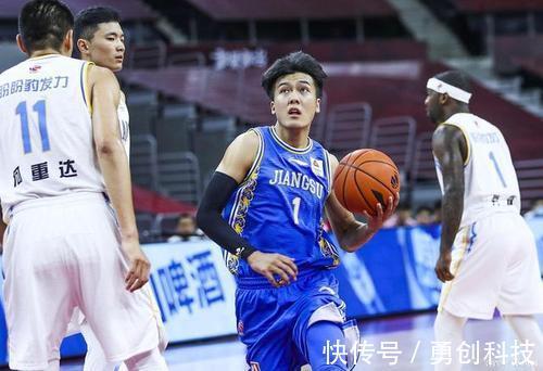 江苏|黄荣奇20分难救主 江苏主场败于北控