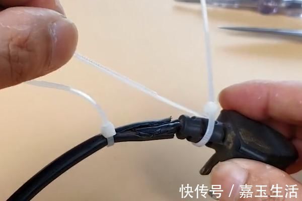 线带|电线插头根部断裂怎么办?这样处理,立马又像新的一样耐用!