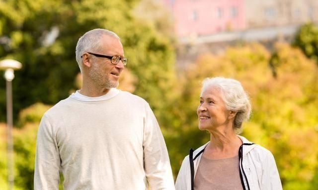 六十岁的人早晚各走路一小时,对身体有帮助吗听医学专家怎么说