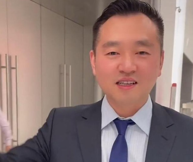乒乓球队|孙颖莎主管教练迟迟未定!孔令辉久违现身,刘国梁心里或早有打算