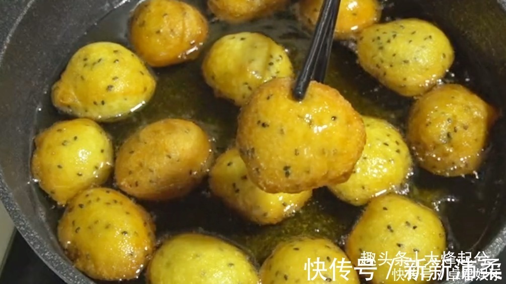 汤勺|玉米面加2个鸡蛋，筷子一搅，手不沾面，个个外酥里软，比油条香