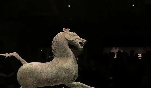 国宝|国宝“马踏飞燕”,踏的可能是只鹰