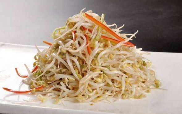 女性40歲以后，少用化妝品，多吃4種堿性食物，皮膚又白又嫩