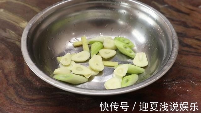做法|虾仁想要做得饱满爽脆？关键在于腌制和上浆，这种做法简单实用