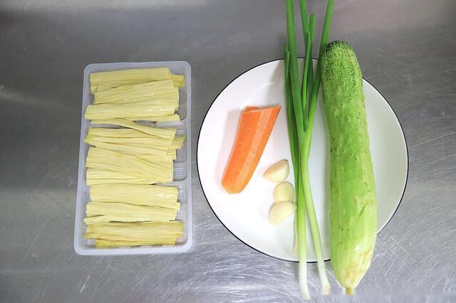 夏天哪儿能少了5分钟凉拌菜,开胃柔韧多汁,年年吃年年爱