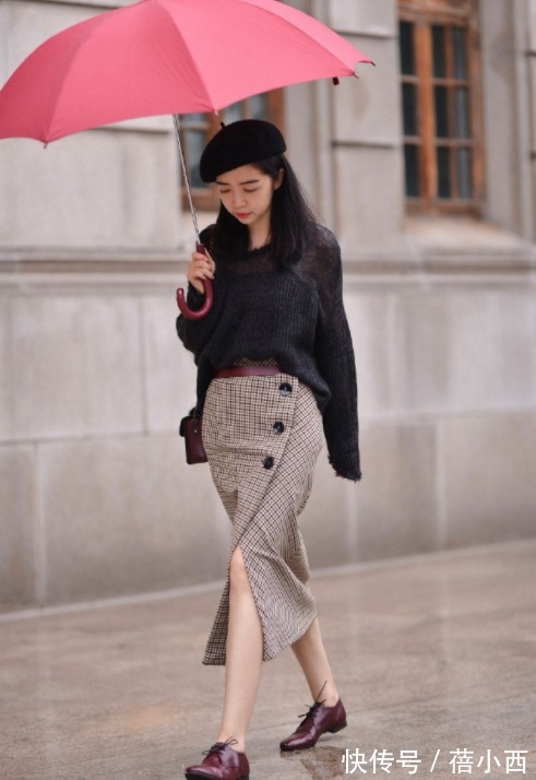 优雅 秋季还是穿“毛衣”最百搭,学会这4种搭配就够了,优雅到骨子里
