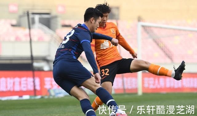 重庆两江竞技|洛佩斯打破僵局,重庆两江竞技击败武汉队,两分钟进两球反超比分