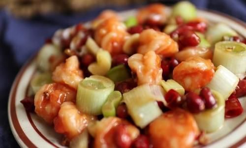 今天分享10种大虾的做法，简单好做，系一个好看的结，春节宴客绝对有档次