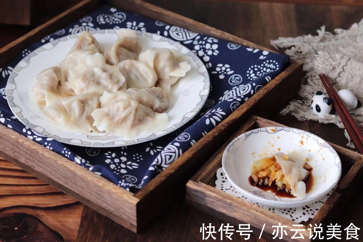 油渣新吃法,搭配酸菜调成馅儿,做成更有风味的饺子