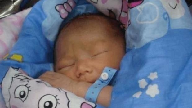 宝宝|新生儿第一口,应该是先喝水,还是吃母乳?这一点对宝宝很关键!