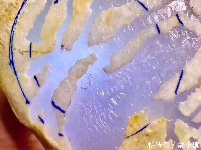 店家|店铺翡翠与门店的翡翠对比哪一个价钱贵?