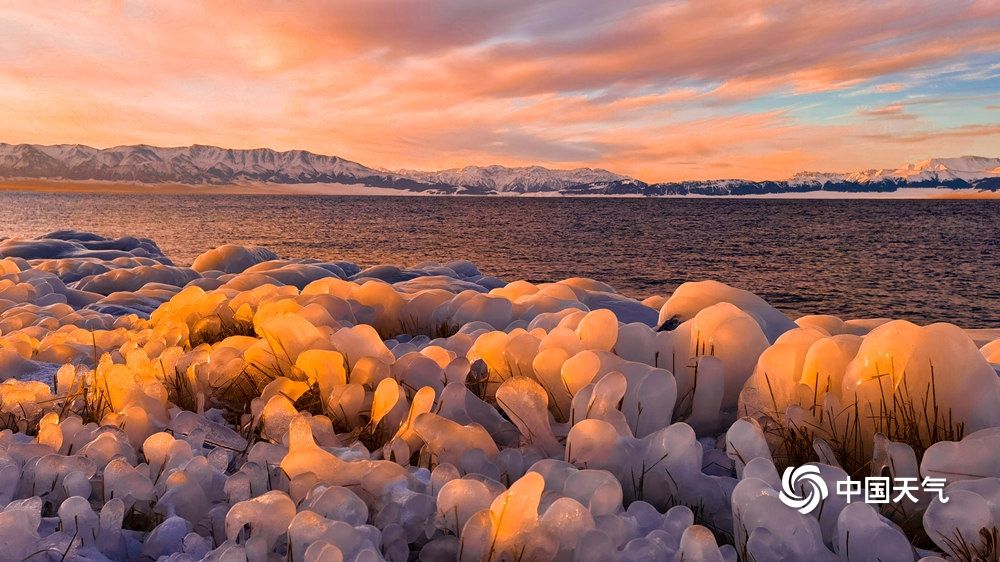 冰雕|新疆赛里木湖冬日现天然“冰雕” 阳光下绚烂如海底珊瑚