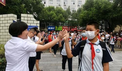 们大家|多地教育厅通知，学生放假时间提前，最早1月1日，家长却欲哭无泪