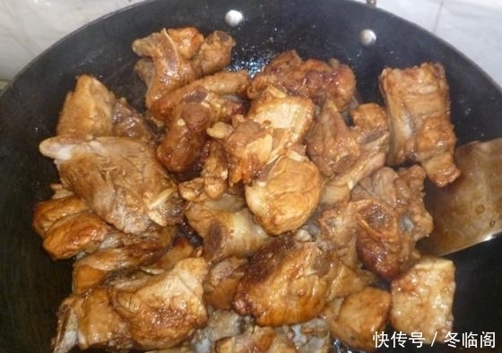 炖排骨时别焯水，婆婆用这个做法，汤鲜肉嫩无腥味，每次都不够吃